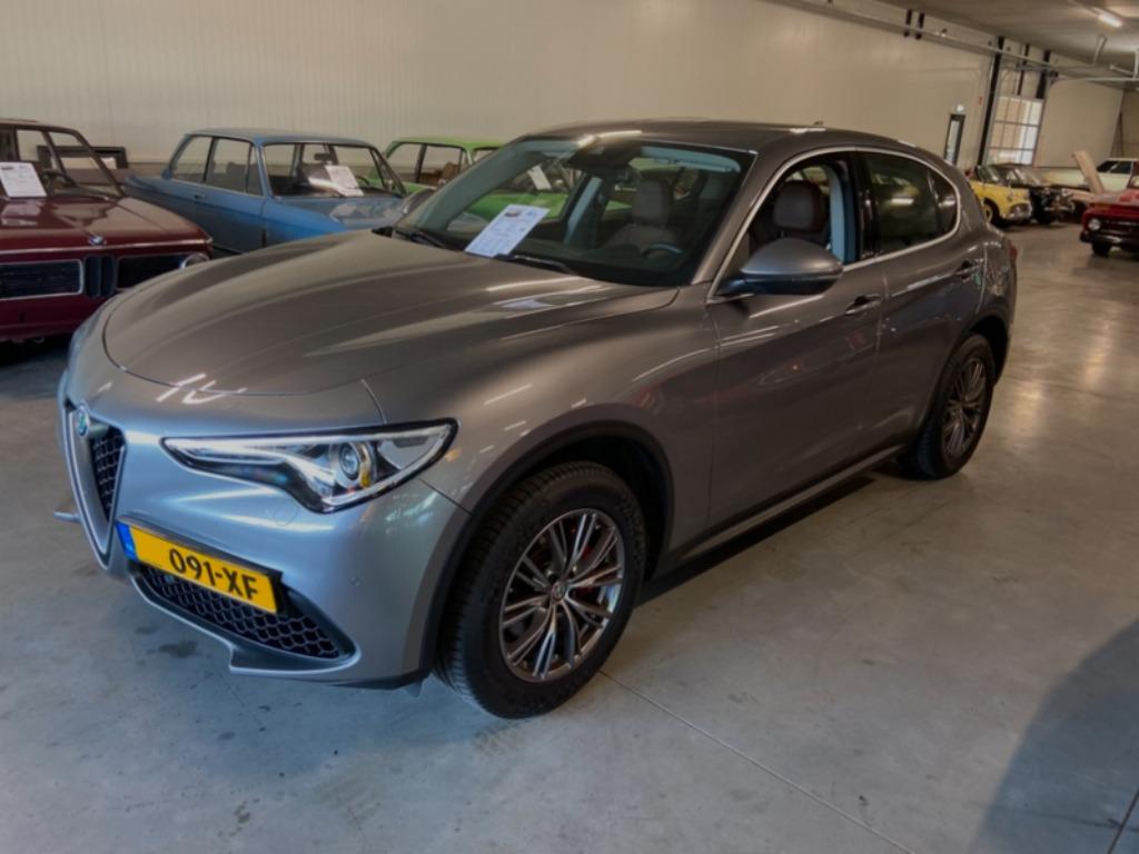 Alfa Stelvio, Beige, Vierwielaandrijving, Particulier, Dealer onderhouden