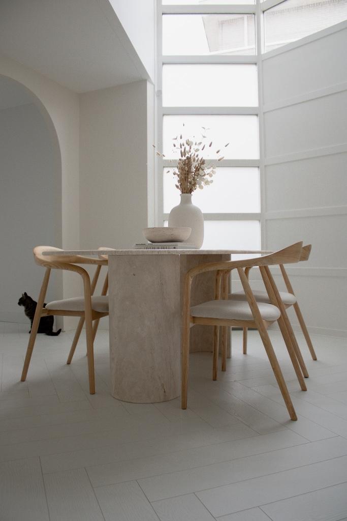 NIEUW! Prachtige travertin eettafel Pelago incl. bezorging, Ophalen, Japandi, 50 tot 100 cm, Nieuw