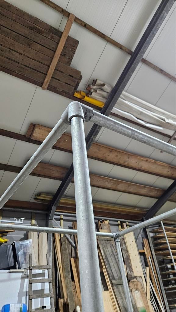 Stalen buis frame, ca 138 x 138 x 265, Ophalen, IJzer