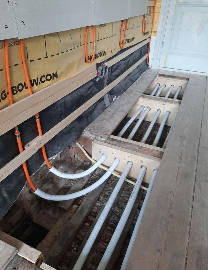 Loodgieter, verwarmingsmonteur, laswerk., Installatie