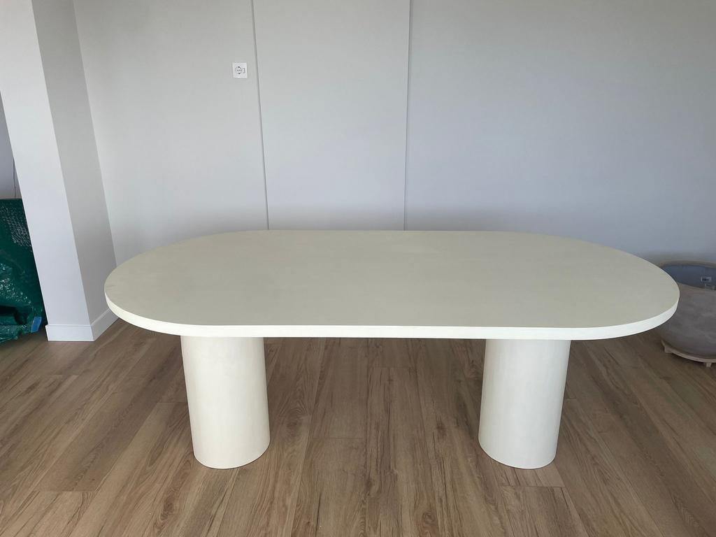 Ovale eettafel beton ciré met cilinderpoten. Nieuw., Ophalen of Verzenden