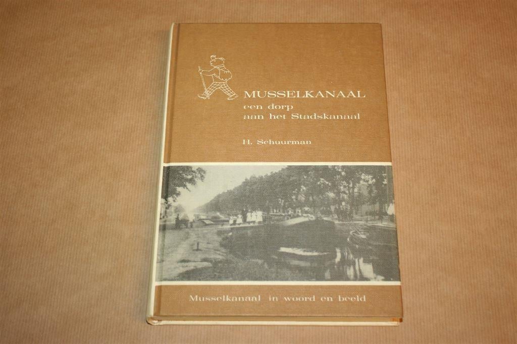 Musselkanaal - Een dorp aan het Stadskanaal, Ophalen of Verzenden, Zo goed als nieuw