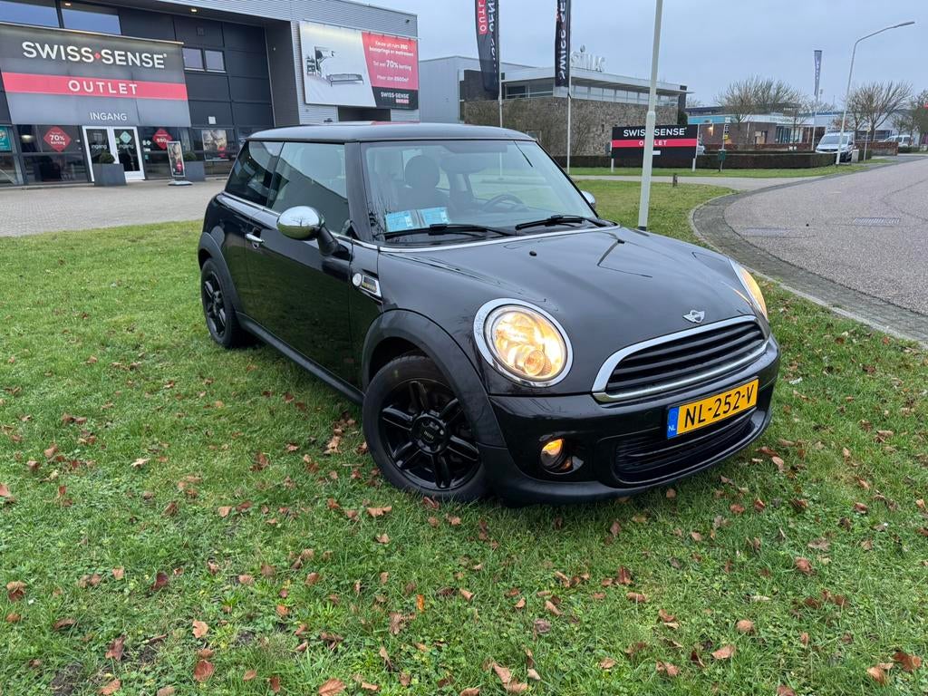 Mini 1.6 ONE 55KW 2013 Zwart, Auto's, Mini, Particulier, Benzine, C, Hatchback, Handgeschakeld, Geïmporteerd, Zwart, Voorwielaandrijving
