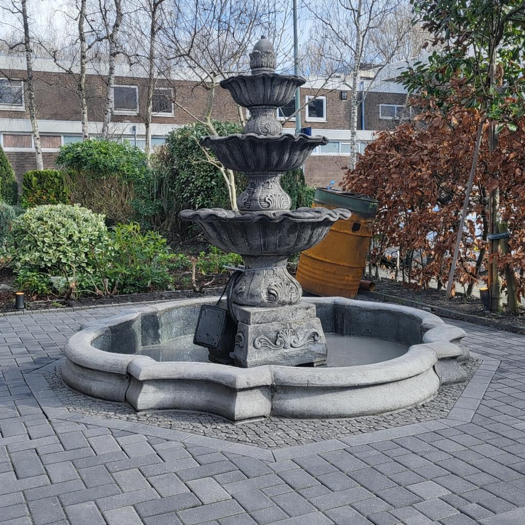 Renaissance fontein met rand, Tuin en Terras, Waterpartijen en Fonteinen, Ophalen, Nieuw, Beton, Fontein