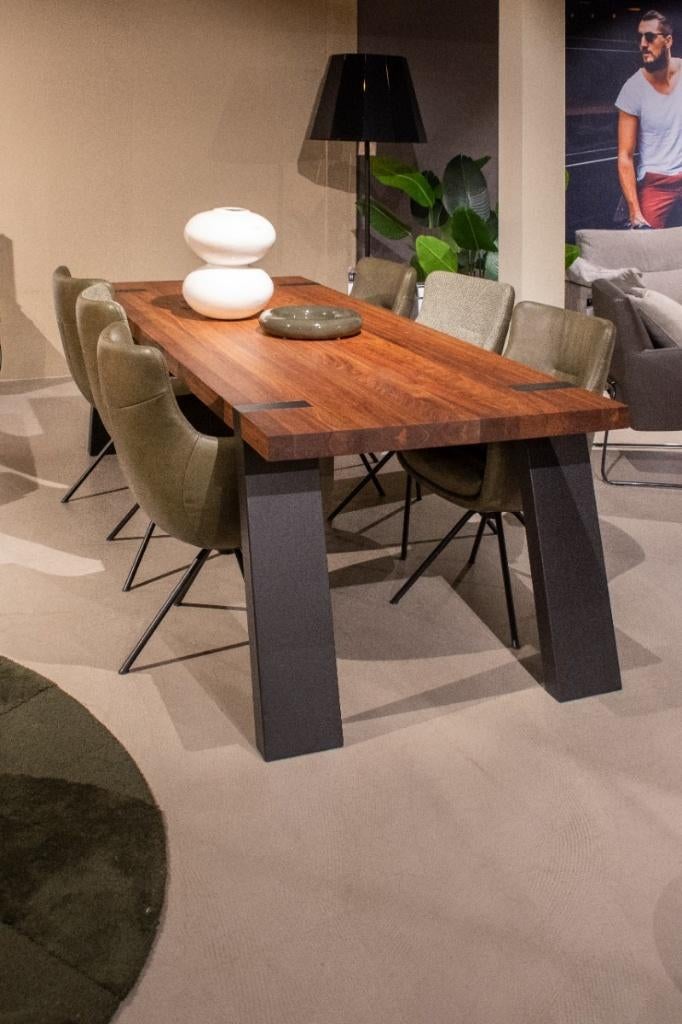 Eettafel Gul/Spagaat | Seuren, Huis en Inrichting, Tafels | Eettafels, Ophalen, 100 tot 150 cm, Design, Modern, Vijf personen of meer