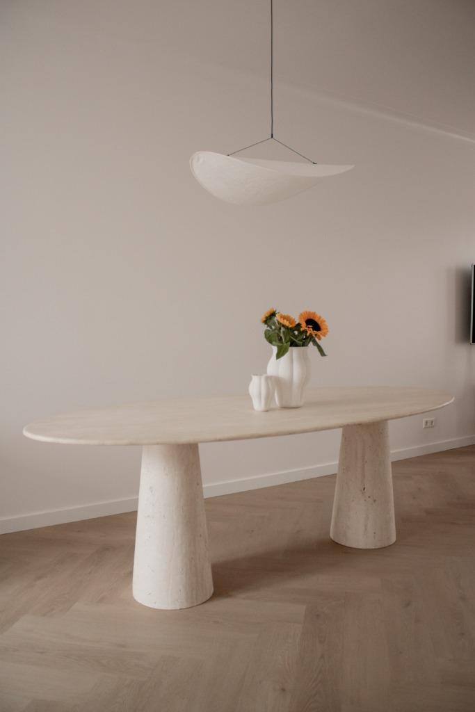 Travertin Eettafel Elips blad met konische poten, Ophalen, Nieuw, 50 tot 100 cm, Vijf personen of meer