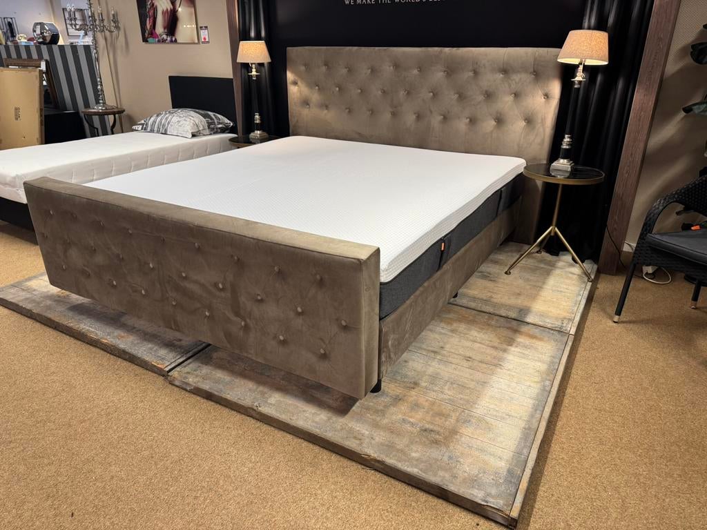Boxspring 180 Beige Gecapitonneerd met Emma matras E-7178, Huis en Inrichting, Slaapkamer | Boxsprings, #Boxspring#Gecapitonneerd#180#Beige#2persoons