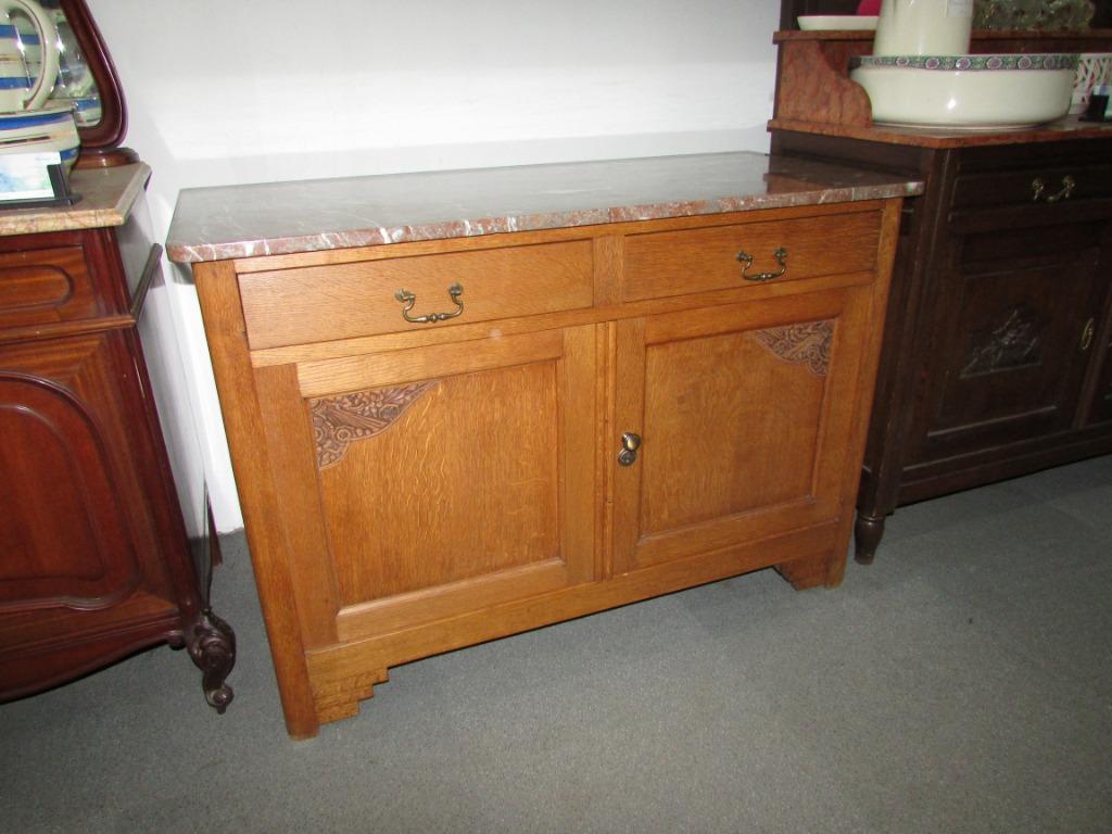 antieke eiken  commode kaptafel bruinrood marmer blad 225,00, Antiek eiken commode, 100 tot 150 cm, 200 cm of meer, Ophalen of Verzenden