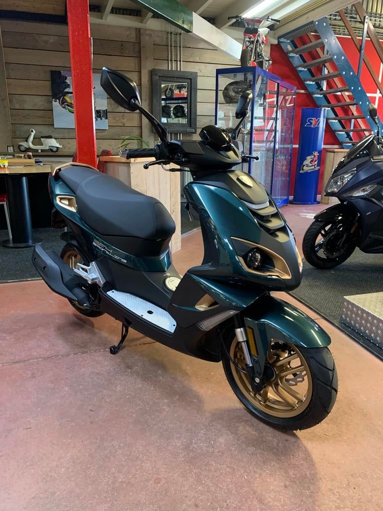 Peugeot speedfight 4 45KM zwart SF4 Nardo grey, Fietsen en Brommers, Scooters | Peugeot, Ophalen, Maximaal 45 km/u, Nieuw, Speedfight