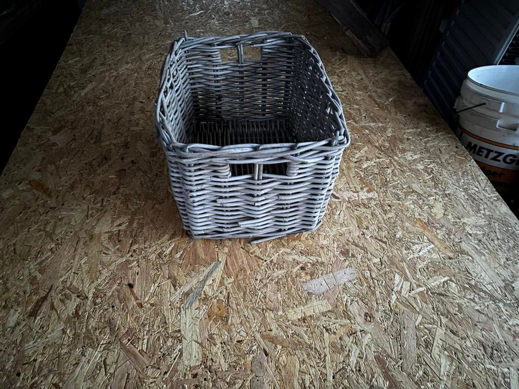 Grijze rieten fiets mand 45x35x25, Ophalen, Overige materialen, Minder dan 50 cm, Gebruikt