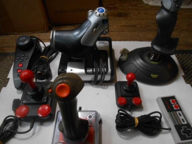 Vintage Game Controllers, Computers en Software, Joysticks, Verzenden