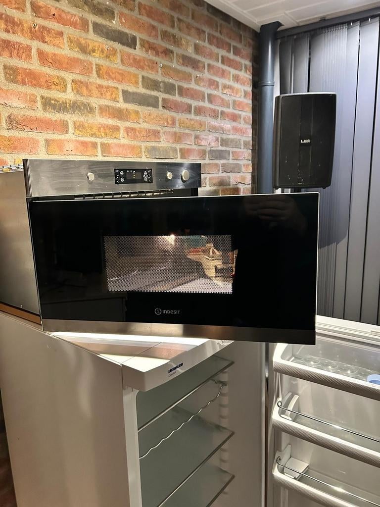 Indesit Magnetron - Zo goed als nieuw!, Witgoed en Apparatuur, Magnetrons, Zo goed als nieuw, Inbouw, Draaiplateau, Ophalen
