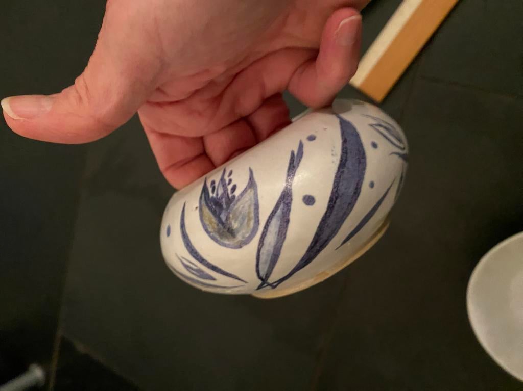Blauw Wit Bol Vaasje en Schotel met Tulpen Keramiek, Blauw, Aardewerk of Porselein, Nieuw, Ophalen of Verzenden