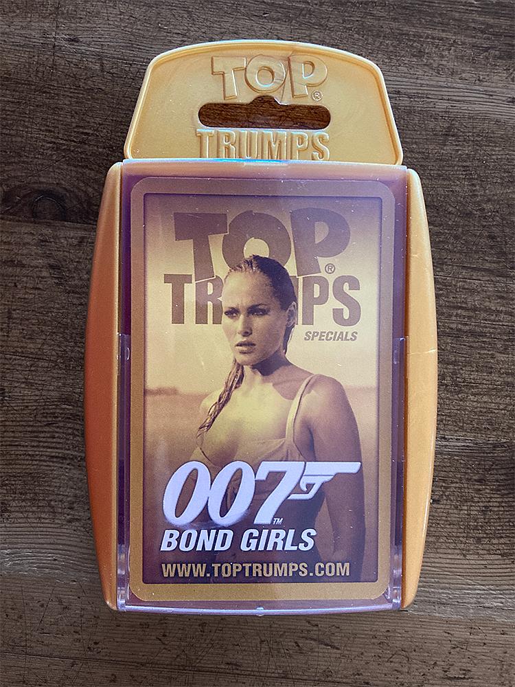Top Trumps Bond Girls Card Game, Drie of vier spelers, Ophalen of Verzenden, Zo goed als nieuw