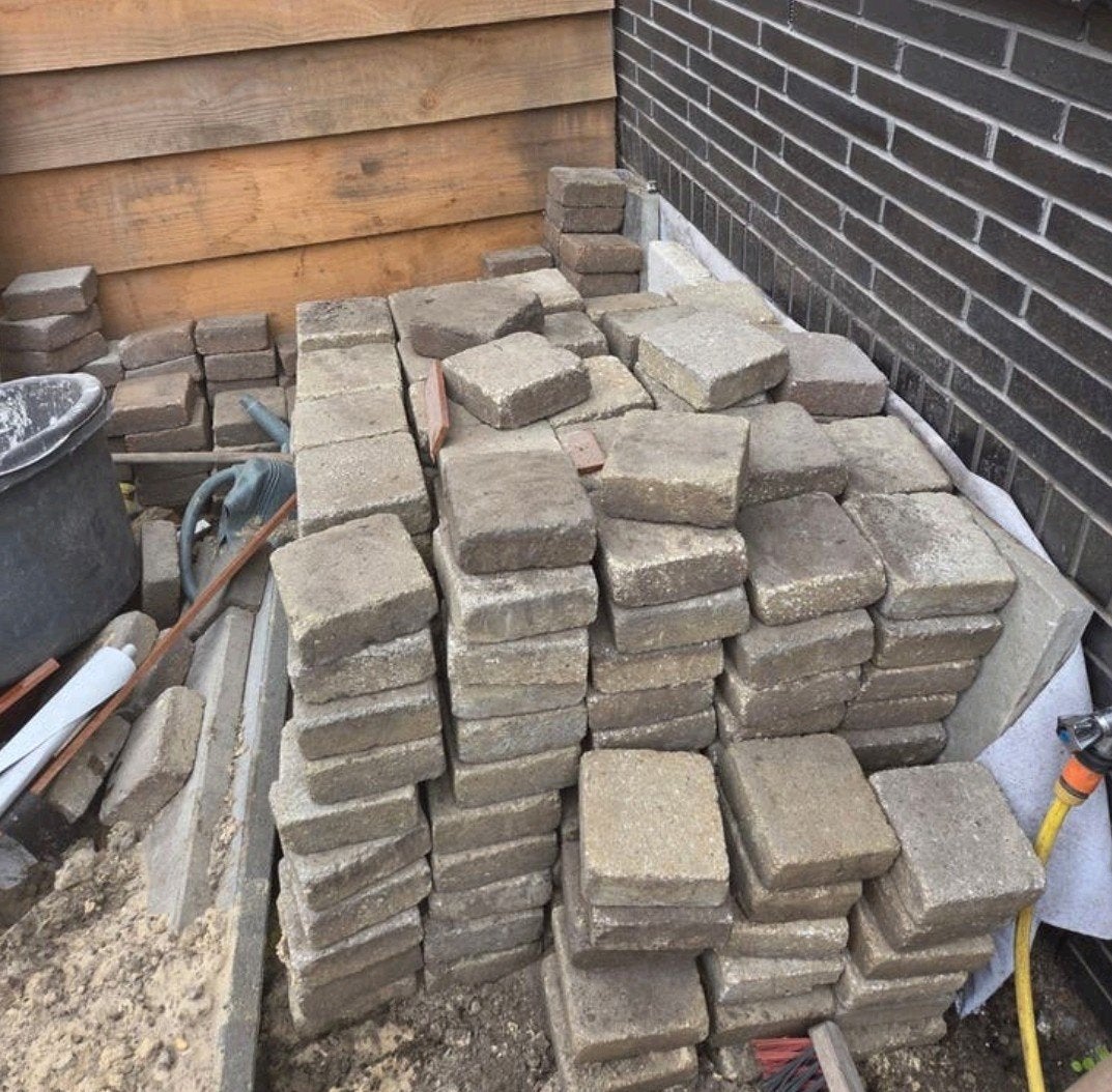 Gratis cobblestones 350 stuks totaal, Tuin en Terras, Tegels en Klinkers, Ophalen, Gebruikt, Beton, Klinkers