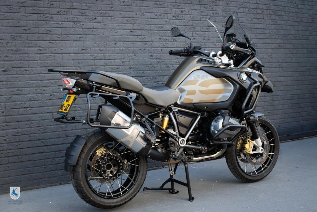 BMW R 1250 GS Adventure Exclusive Kalamata / Zwart optiek!, Motoren, Motoren | BMW, Einsteinlaan 5
2289 CC  Rijswijk, NL, 1254 cc