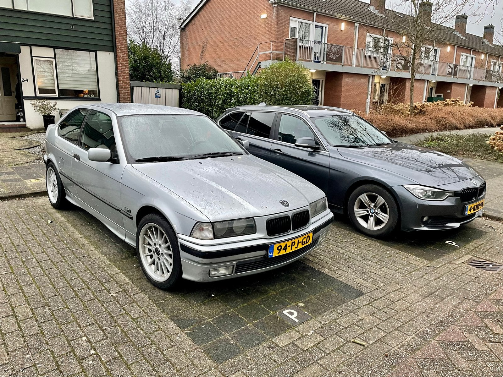 BMW E36 3-Serie 318Ti 1.9 Compact AUT 1996 Zilver, Automaat, 657 kg, Achterwielaandrijving, Zwart