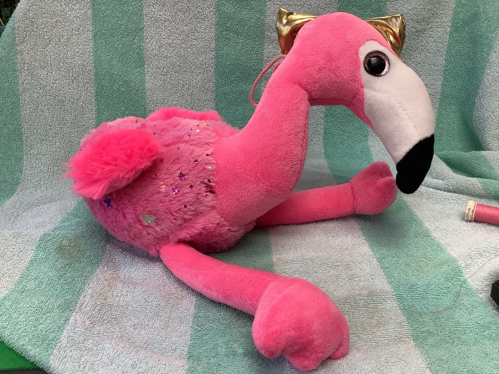 Leuke zachte pluche flamingo met gouden strik - Steun KIKA, Overige merken, Overige karakters, Overige typen, Ophalen of Verzenden