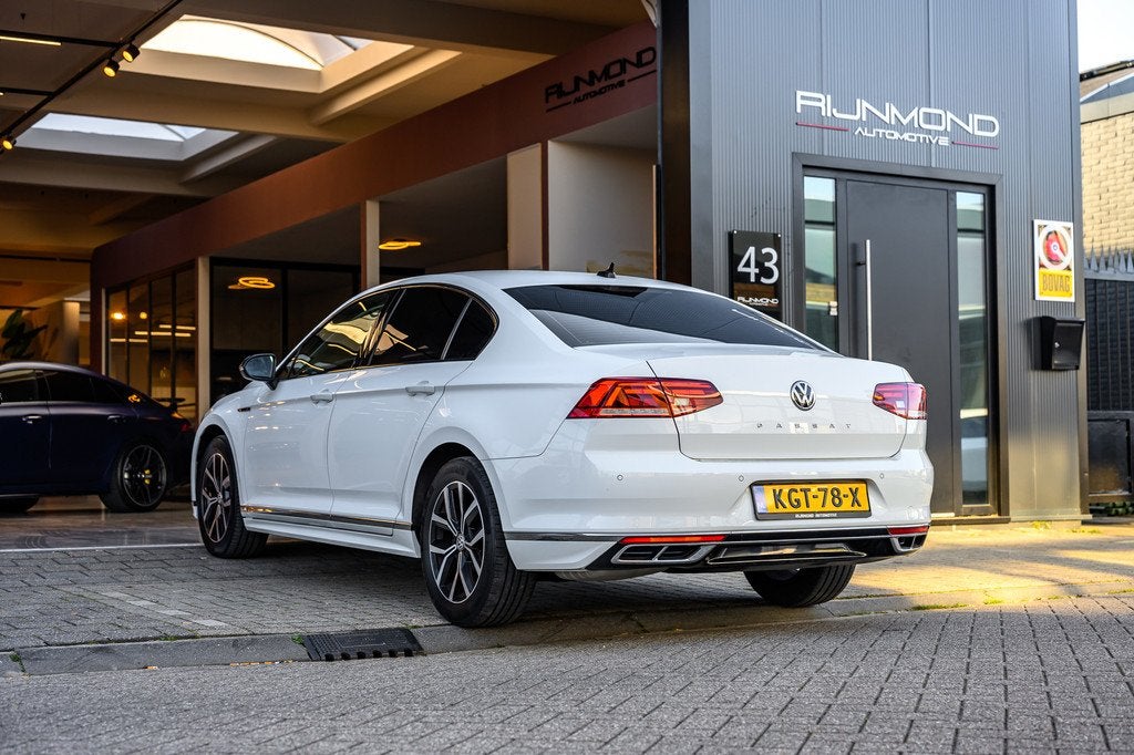 Volkswagen Passat 1.5 TSI R-Line|Camera|Acc|Lane-Assist|Keyl, Stof, Zwart, 4 cilinders, 150 pk