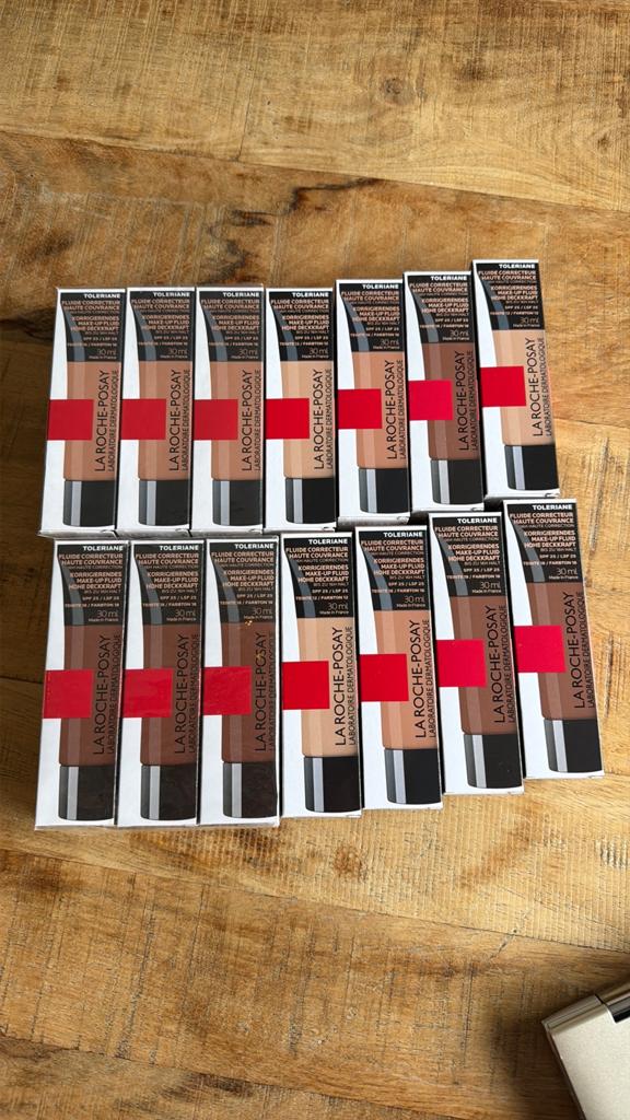 Partij nieuwe La Roche Posay foundations, Ophalen of Verzenden, Zo goed als nieuw, Zwart, Handen en Nagels