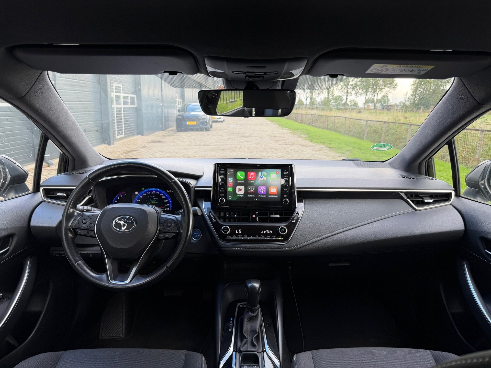 Foto 2 van Toyota Corolla Touring Sports 1.8 Hybrid First Edition