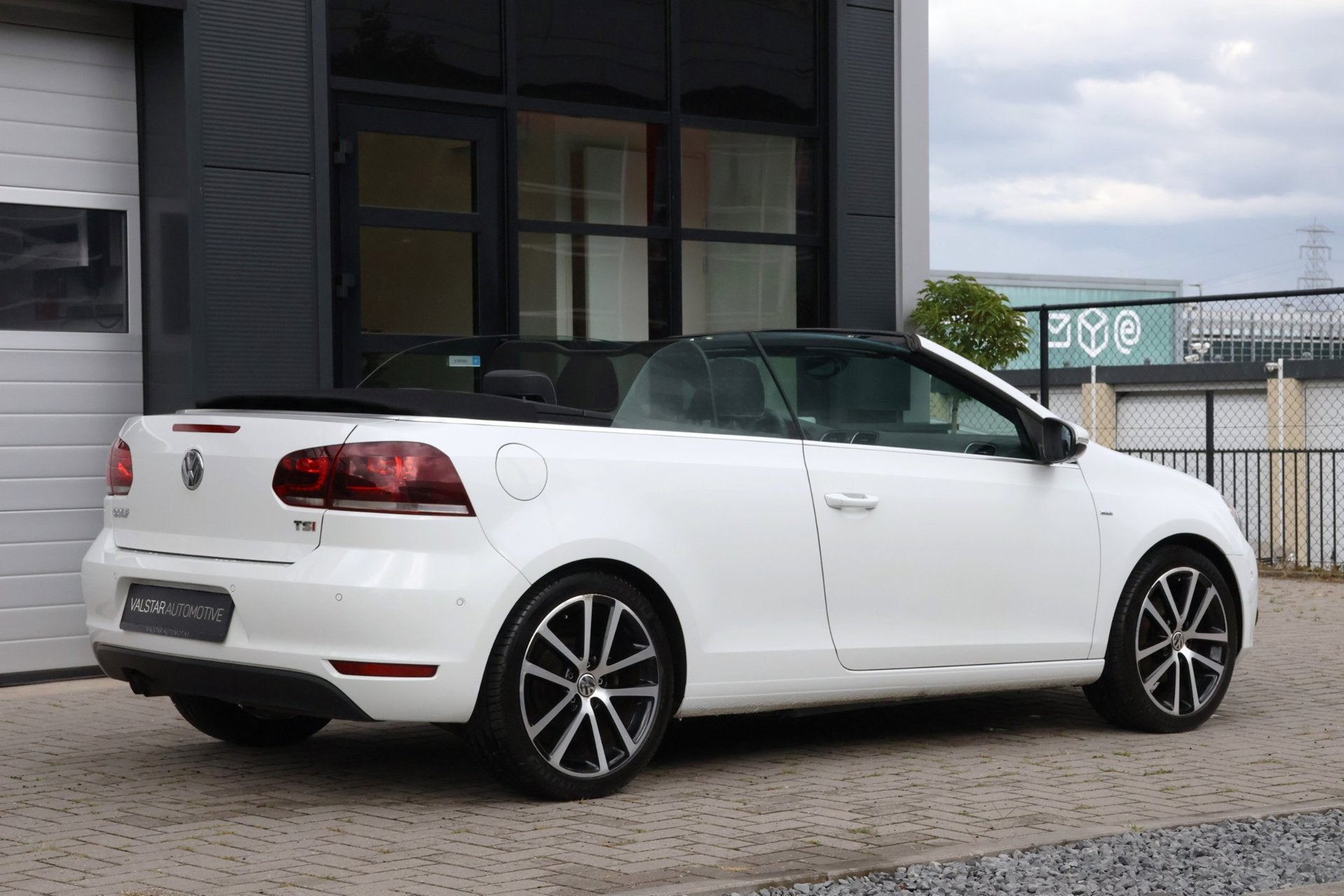 Volkswagen Golf Cabriolet 1.4 TSI CUP | XENON - LED | Charle, Auto's, Gebruikt, Cabriolet, Leder en Stof, Wit
