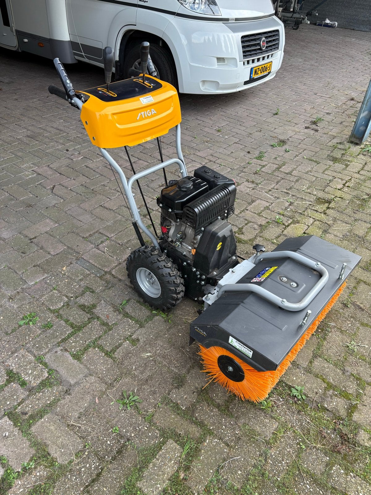 Stiga SWS 800 G Veegmachine /, Ophalen, Zo goed als nieuw