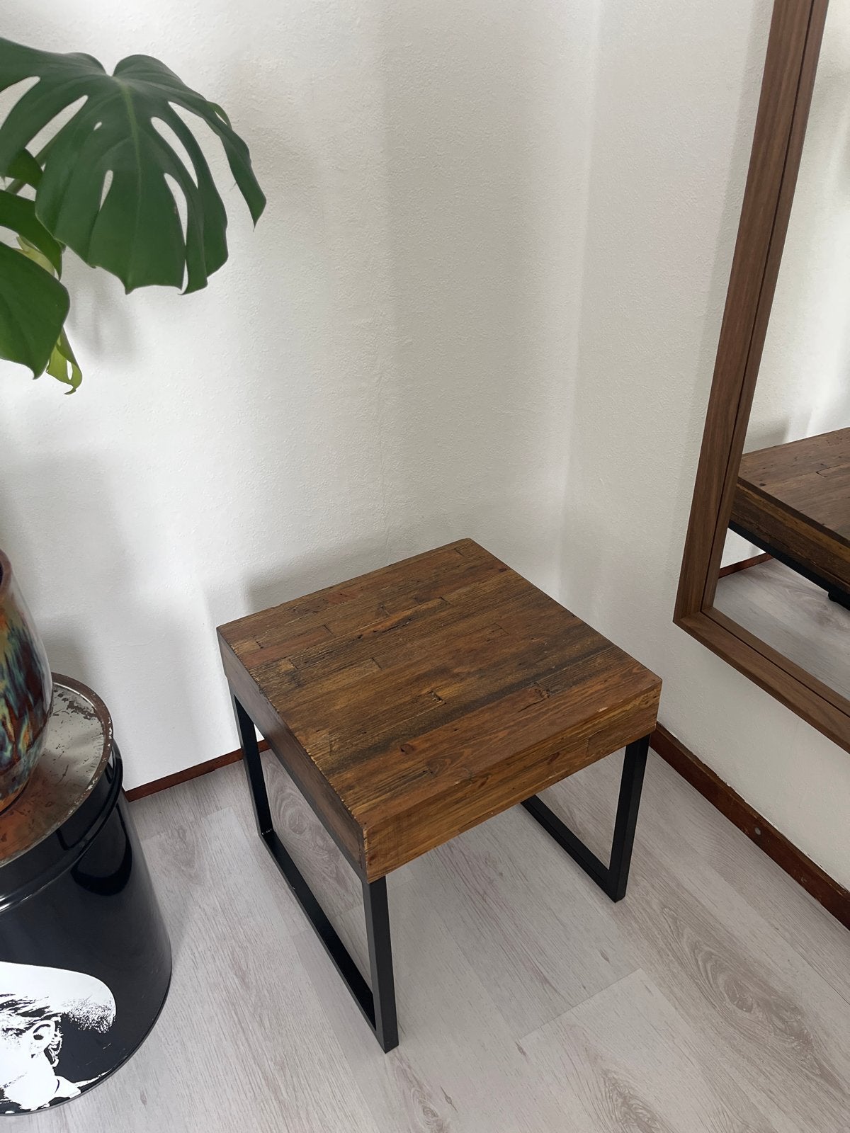 Kubus bijzettafel met houten blad en zwart ijzer frame, Ophalen, Minder dan 45 cm, Minder dan 55 cm, Gebruikt