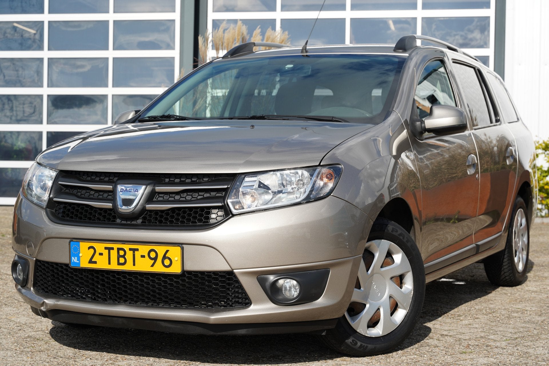 Dacia Logan MCV 0.9 TCe Prestige 90pk | Audio-navigatie full, Auto's, Voorwielaandrijving, Stof, Zwart, Bruin