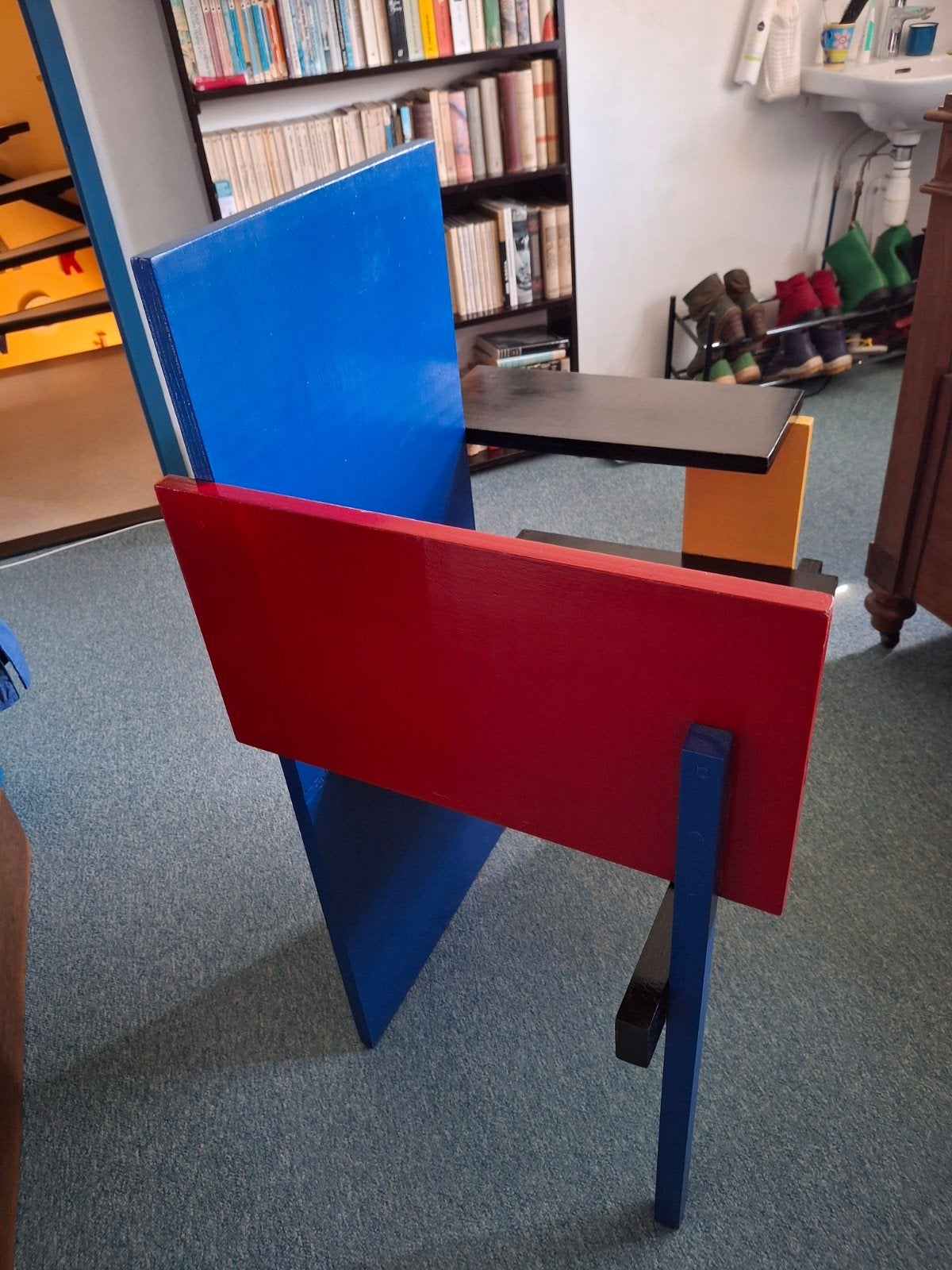 Rietveld Rood-blauwe stoel (replica), Ophalen