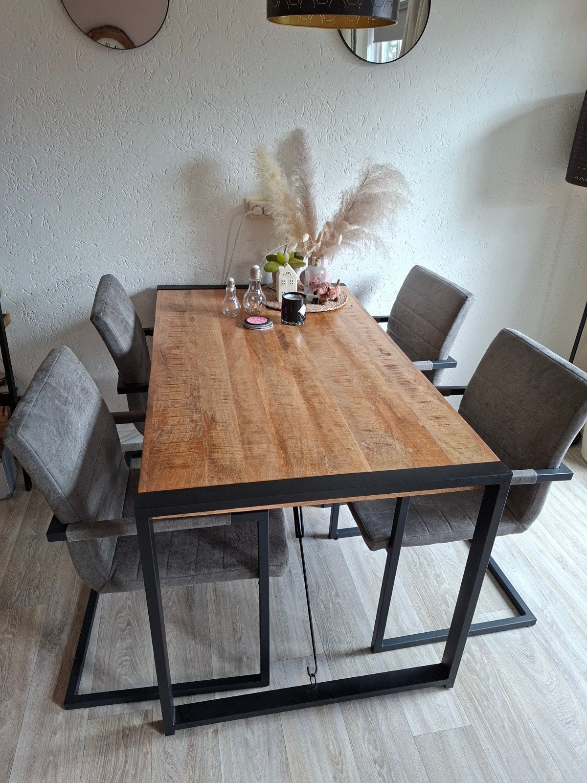 Eetkamerstoelen van Huus kleur grijs, Huis en Inrichting, Ophalen, Zo goed als nieuw, Rechthoekig, 50 tot 100 cm