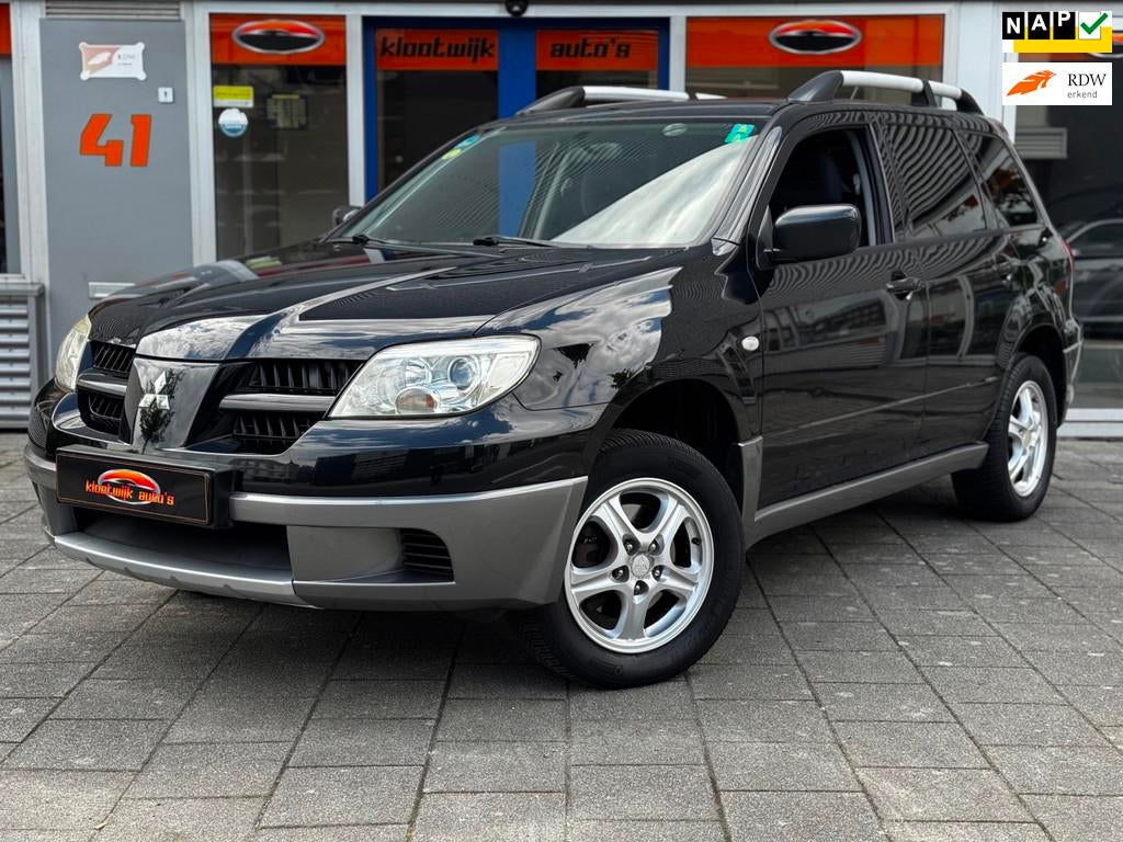 Mitsubishi Outlander Sport 2.0 Invite+ Airco Trekhaak LM, Voorwielaandrijving, Metallic lak, 4 cilinders, Handgeschakeld