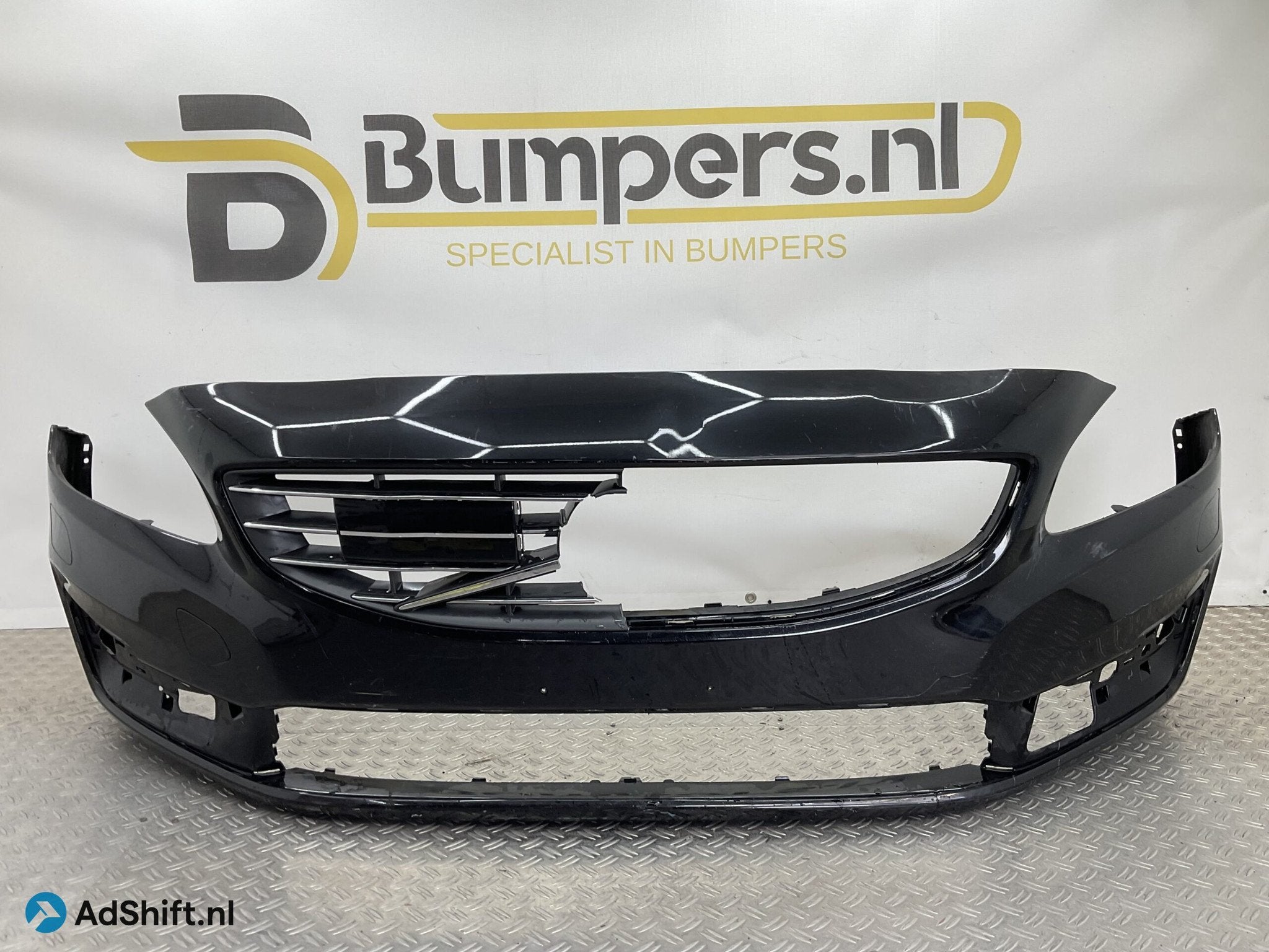 BUMPER Volvo V60 S60 2018-2022 31383136 VOORBUMPER E5-17189, Bumper