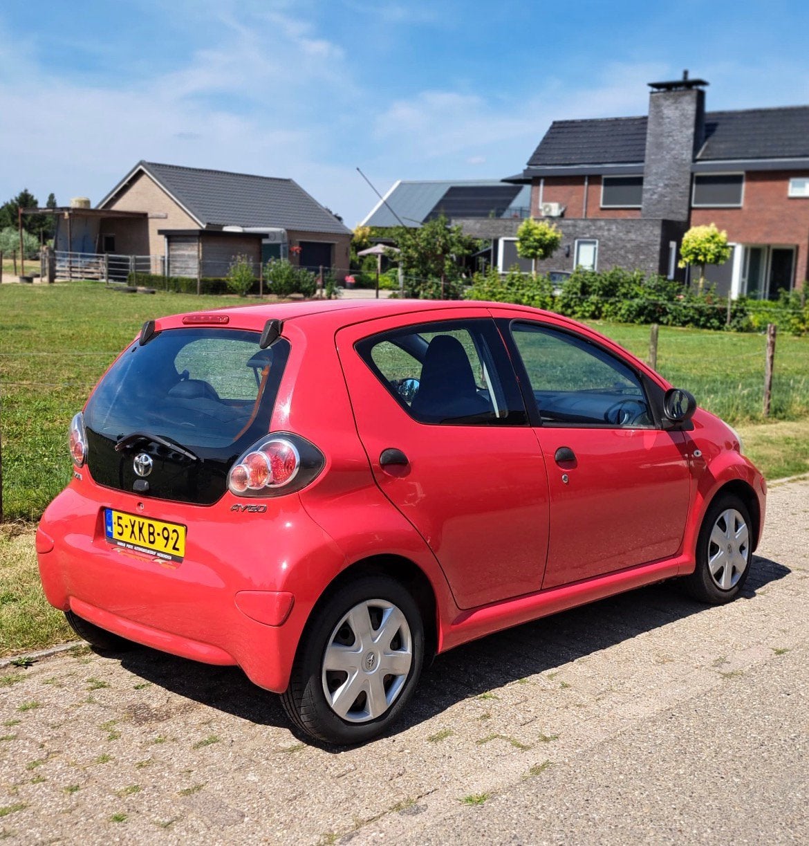 Toyota Aygo 1.0 12V Vvt-i 5DRS 2009 Rood, Auto's, Voorwielaandrijving, 4 stoelen, 68 pk, Handgeschakeld