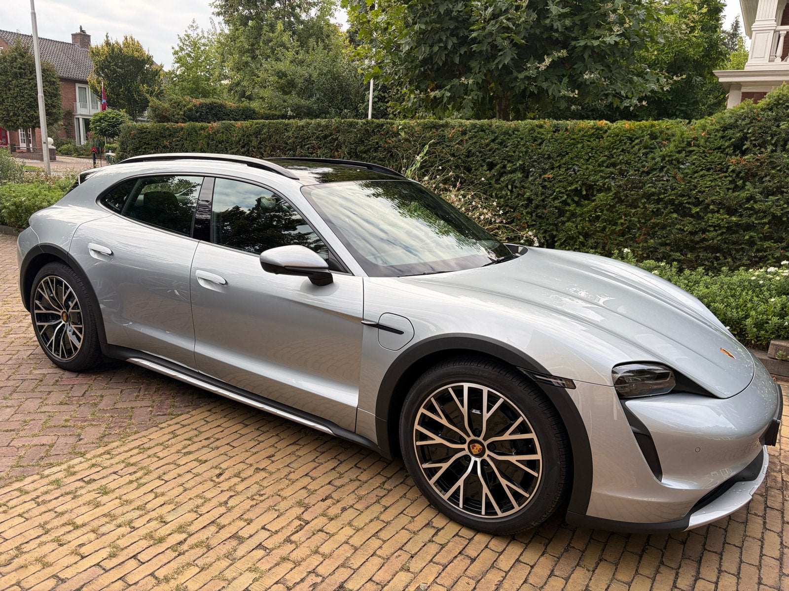 Porsche Taycan 2023 Cross Tur 4 MINT 476 pk, approved 11/27, Automaat, Dealer onderhouden, 2220 kg, Zwart
