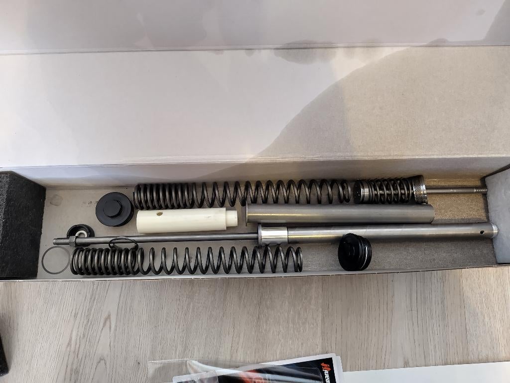Voorvork cartridges Suzuki GSX8S, Motoren, Onderdelen | Suzuki, Ophalen of Verzenden, Gebruikt