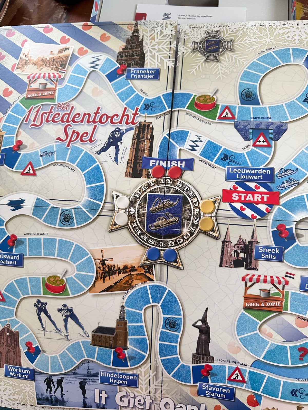Het 11 Stedentocht Spel - Bordspel voor 2-4 spelers, Drie of vier spelers, Ophalen of Verzenden, Zo goed als nieuw