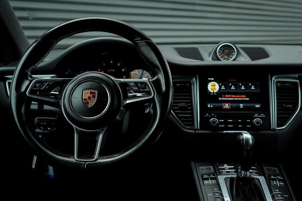 Foto 54 van Porsche Macan 3.0 GTS / Pano / Luchtvering / Trekhaak / Spor