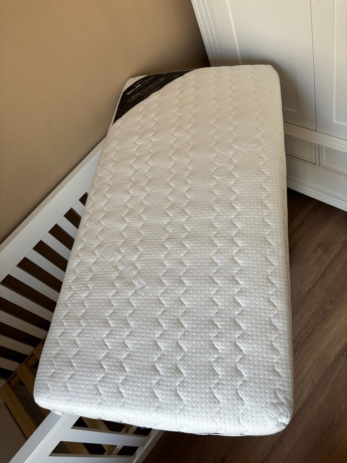Born Lucky New Life Ledikant Matras 60 x 120 cm, Ophalen, 190 cm of minder, Zo goed als nieuw, Eenpersoons