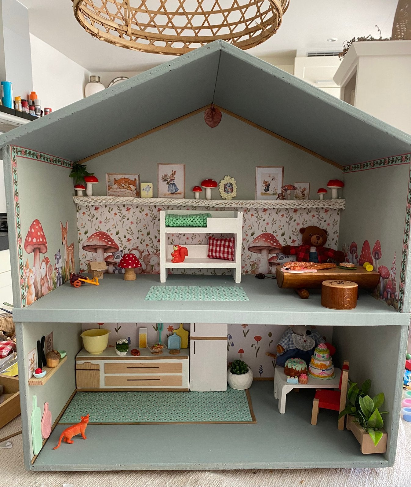 Poppenhuis , met beer en muisje, Kinderen en Baby's, Speelgoed | Poppenhuizen, Ophalen of Verzenden, Gebruikt, Poppenhuis