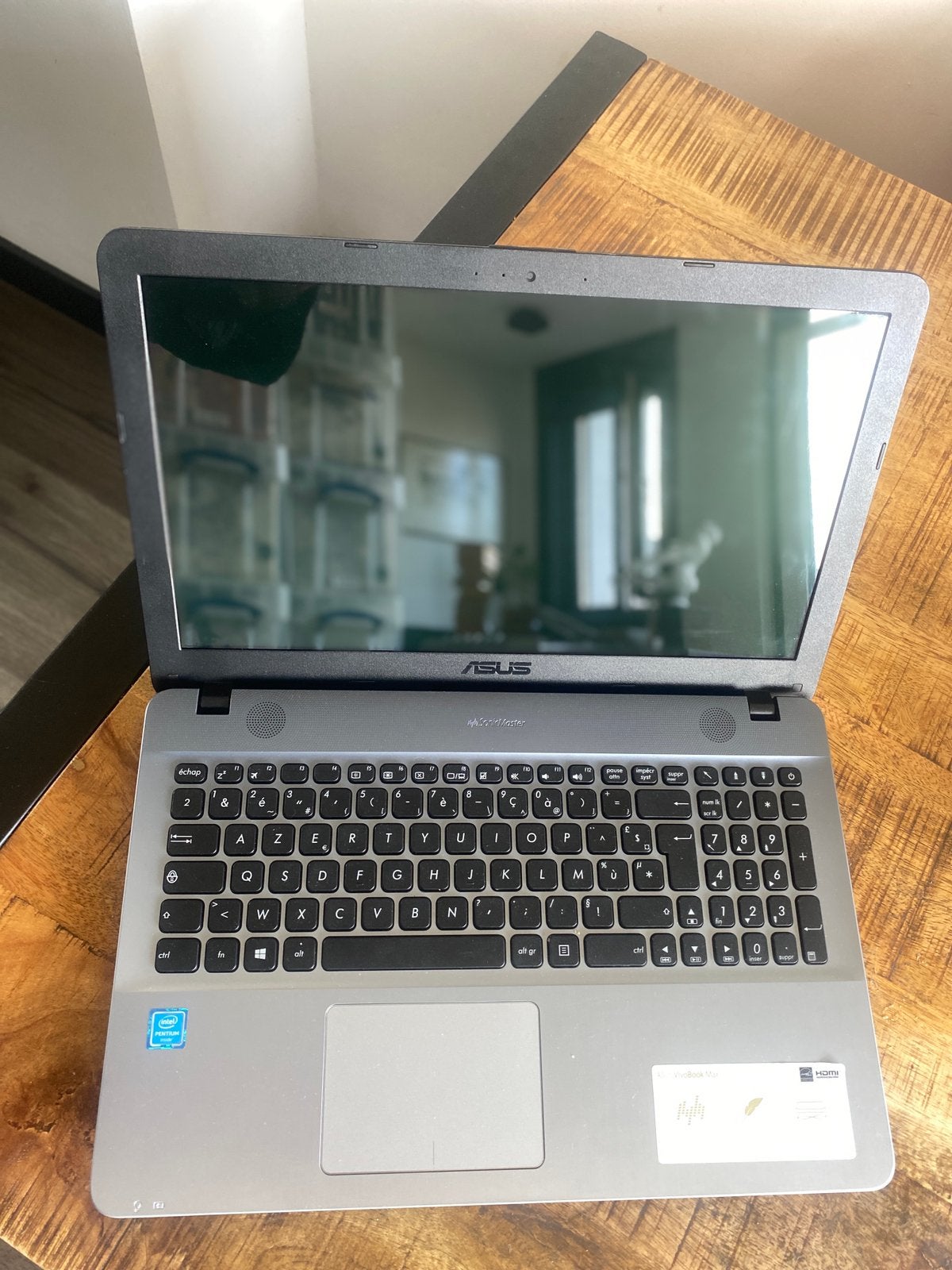 Asus sonicmaster france pentium vivobook, Computers en Software, Ophalen of Verzenden, Gebruikt, 15 inch, 2 tot 3 Ghz