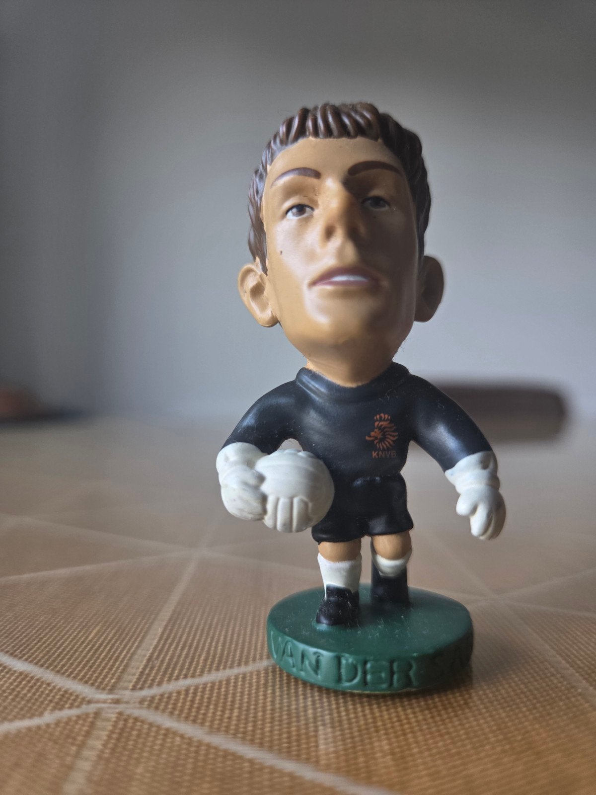 Edwin van der Sar beeldje - Oranje keeper, Ophalen of Verzenden, Gebruikt, Overige sporten, Beeldje of Poppetje
