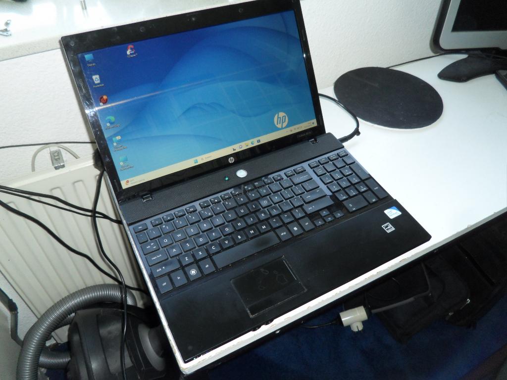 LAPTOP, Computers en Software, Windows Laptops, Zo goed als nieuw, 15 inch, 2 tot 3 Ghz, 4 GB, Ophalen of Verzenden