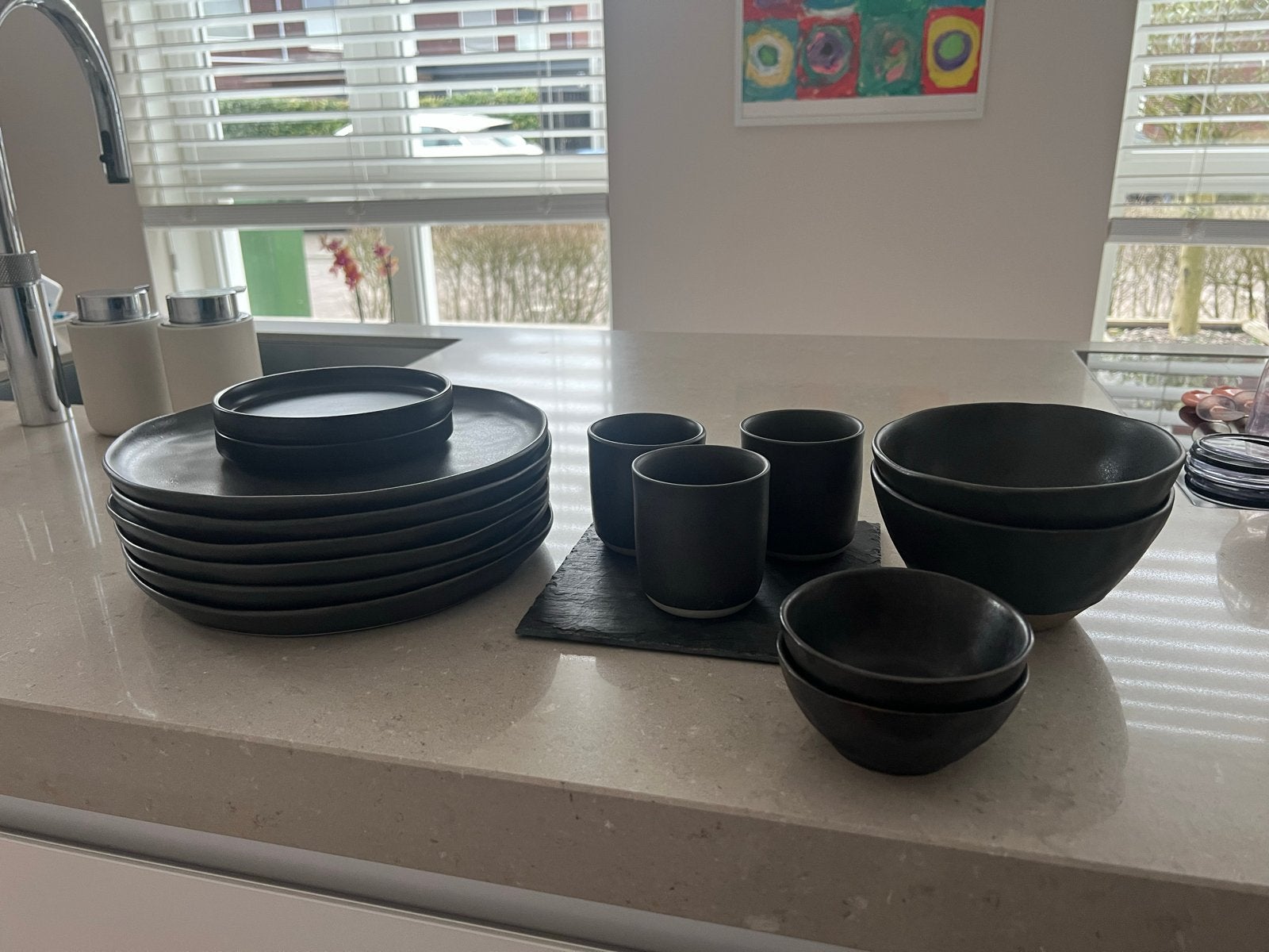 Zwart porseleinen servies - zo goed als nieuw, Huis en Inrichting, Keuken | Servies, Ophalen, Zo goed als nieuw, Overige stijlen