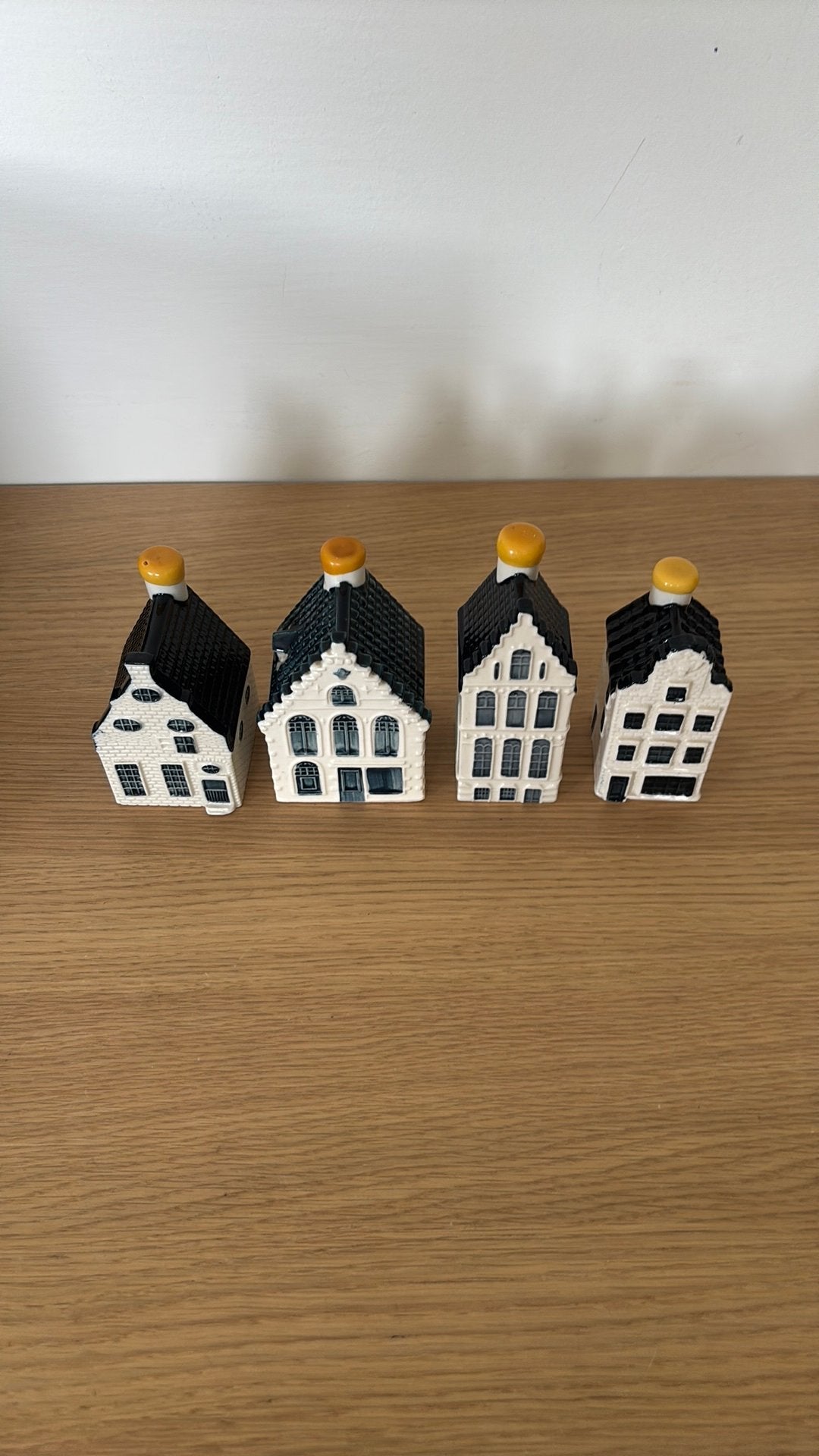 KLM huisjes 39-49-52-72, Verzamelen, Ophalen of Verzenden, Zo goed als nieuw, 41 t/m 60, Gevuld