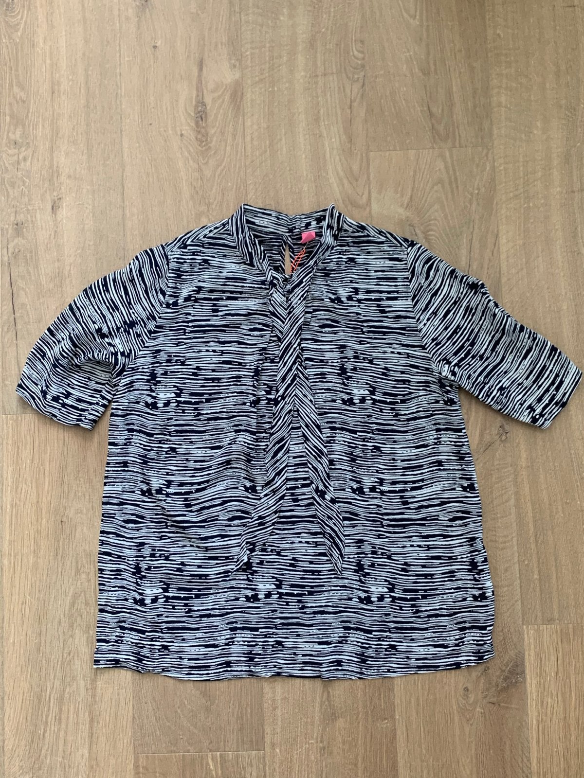 Kyra & Ko Blouse met print en strikdetail - Maat 40, Ophalen of Verzenden, Nieuw, Maat 38/40 (M), Zwart