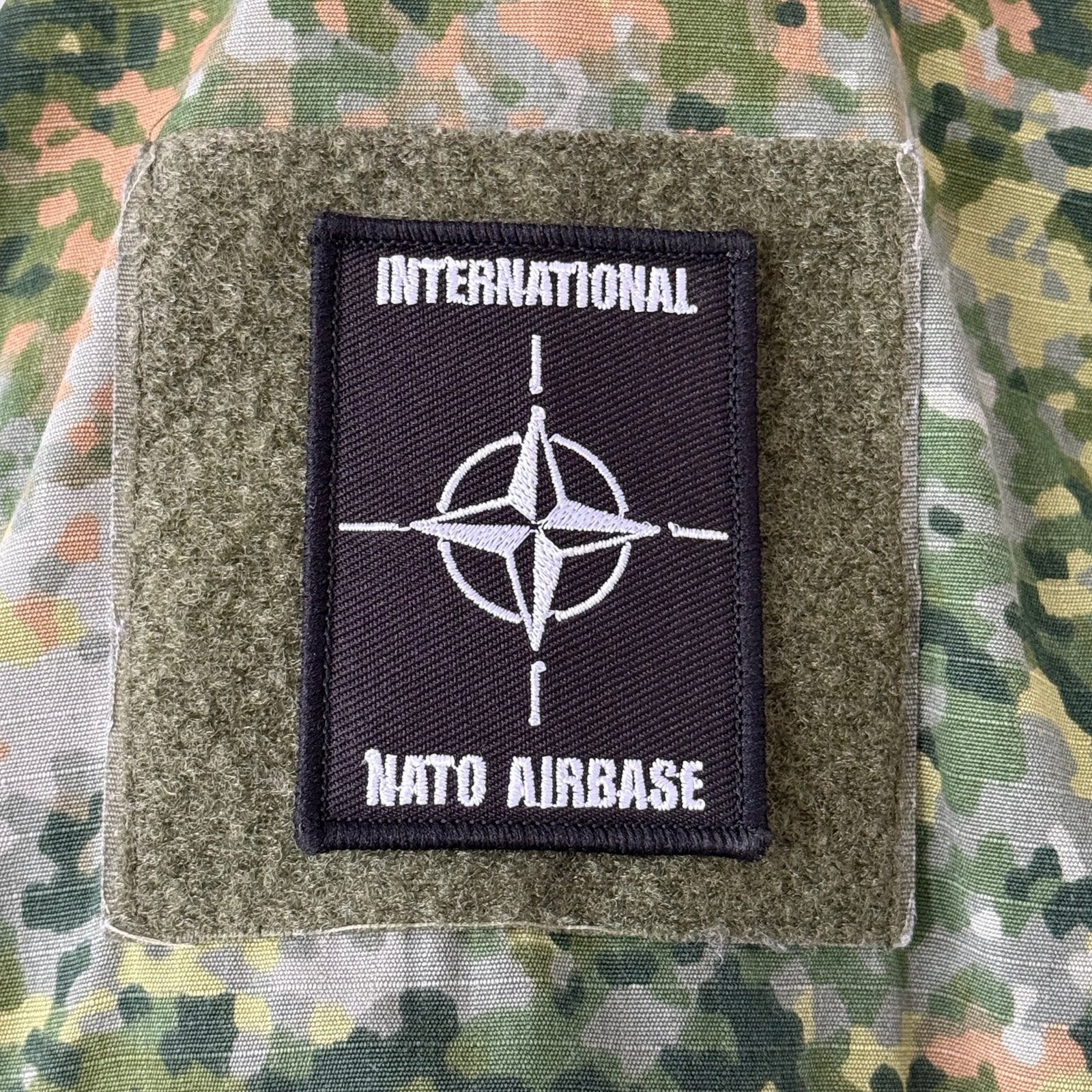 Exclusieve NATO / NAVO Airbase patch - International, Verzamelen, Verzenden, Overige soorten, Nederland, Embleem of Badge