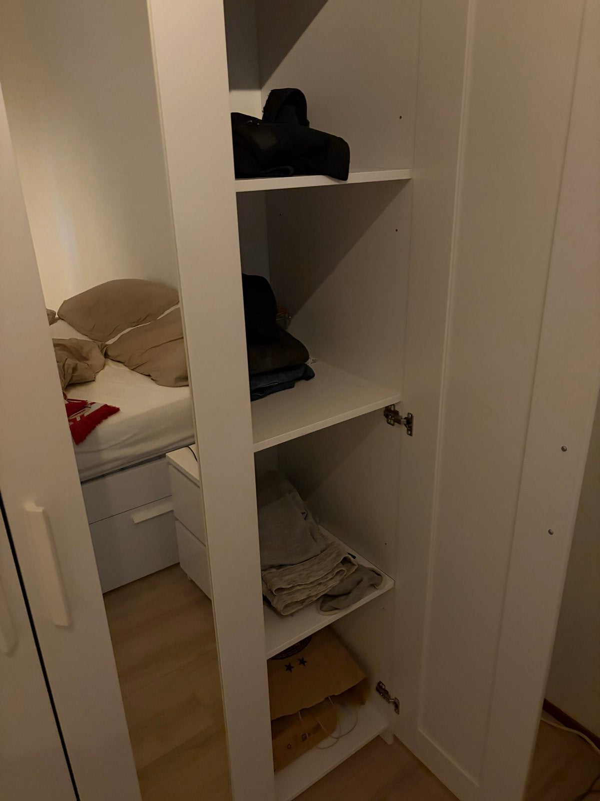 IKEA BRIMNES kledingkast met 3 deuren en spiegel, Huis en Inrichting, Kasten | Kledingkasten, Gebruikt, 150 tot 200 cm, 100 tot 150 cm