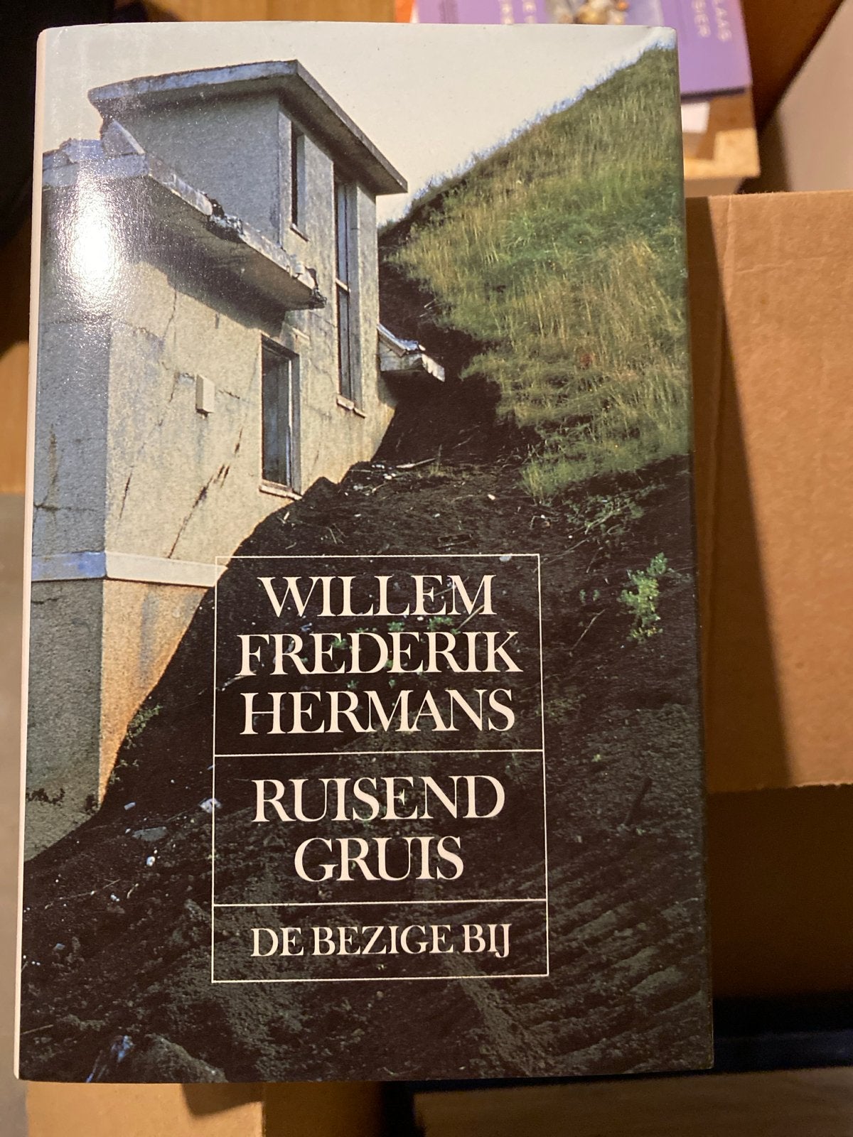 Willem Frederik Hermans - Ruisend Gruis (1e druk, gebonden), Ophalen of Verzenden, Zo goed als nieuw