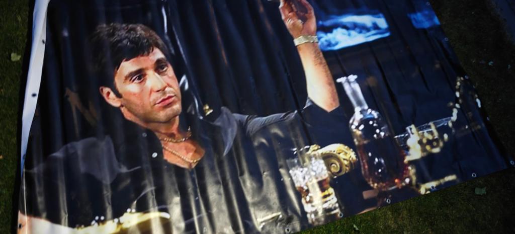 Groot spandoek Al Pacino als Tony Montana  de film  Scarface, Ophalen of Verzenden, A1 t/m A3, Film en Tv